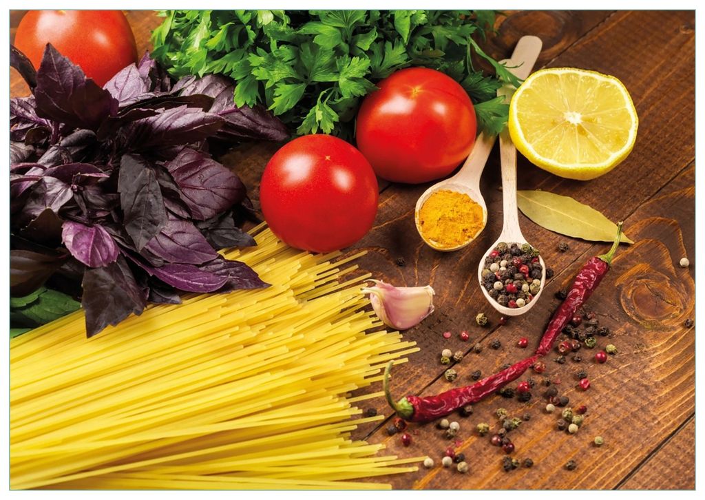 Wallario Premium Glasbild, freischwebende Optik, kräftige Farben, Größe 100 x 70 cm Motiv Italienisches Menü mit Spaghetti, Tomaten, Basilikum ...