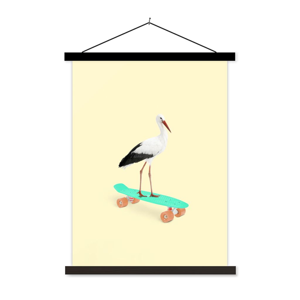 MuchoWow Textilposter Storch - Tiere - Skateboard - Gelb 120x160 cm mit schwarzem Rahmen - Magnetischer