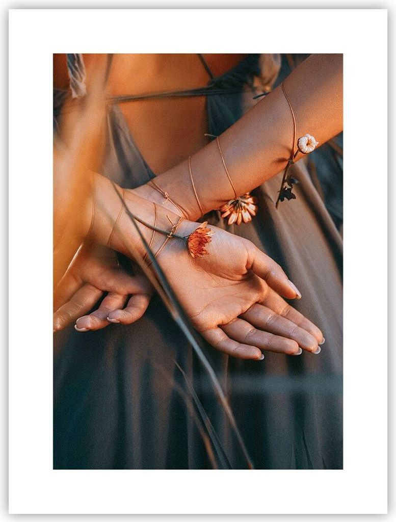 Poster - Poster ohne Rahmen - Frau Hände Wiese - 30x40 cm - Wand Bild - Wanddeko - Wandbilder - Kunstposter - Wandposter - Bilder - Kunstdruck - W...