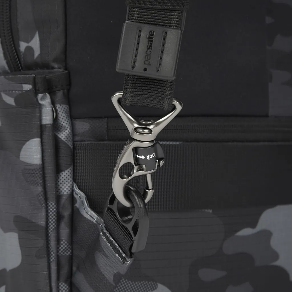 Sac à dos urbain gris camouflage Pacsafe Metrosafe X en tissu recyclé