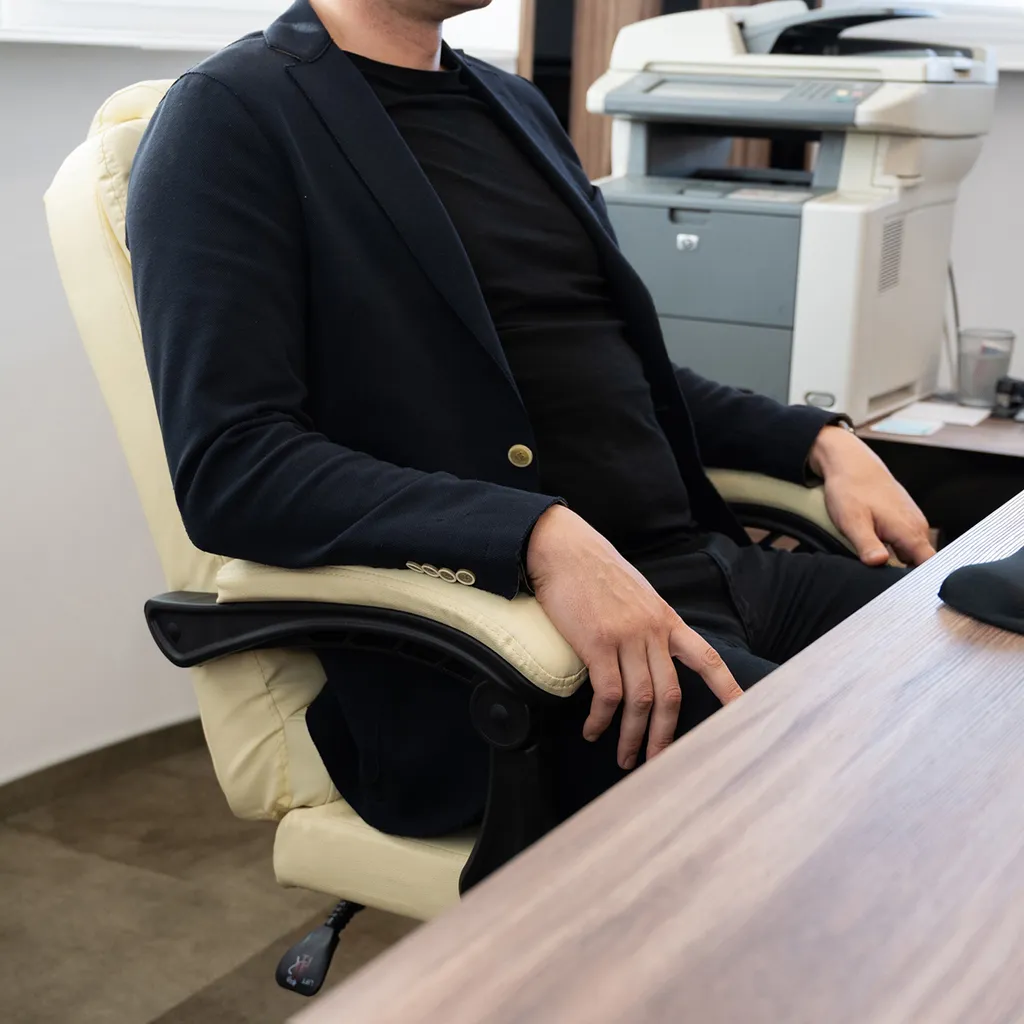 Siège de bureau confortable pour télétravail avec repose-jambes