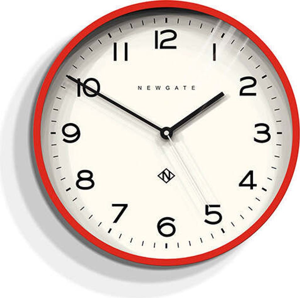 Newgate Number Three Echo Wanduhr in Rot Produktbild 