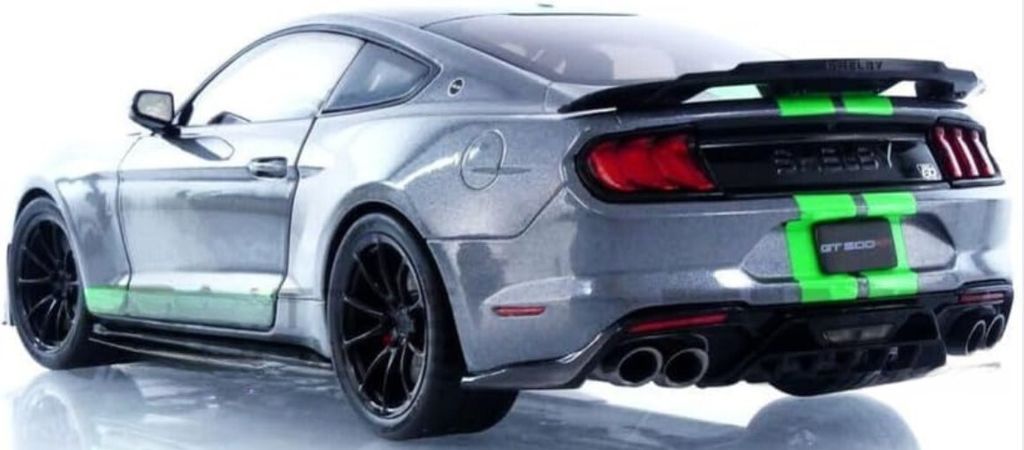 Modellauto 1:18 Ford Shelby GT500 grau-grün Produktbild 13
