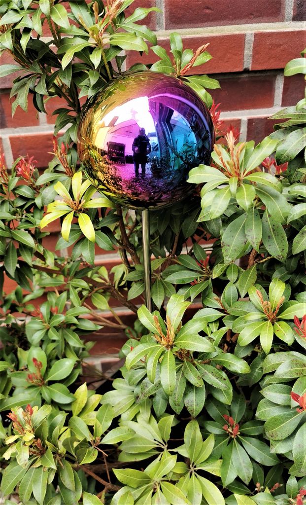 Rosenkugel 15 cm Edelstahl rainbow poliert mit Stab 80 cm Produktbild 
