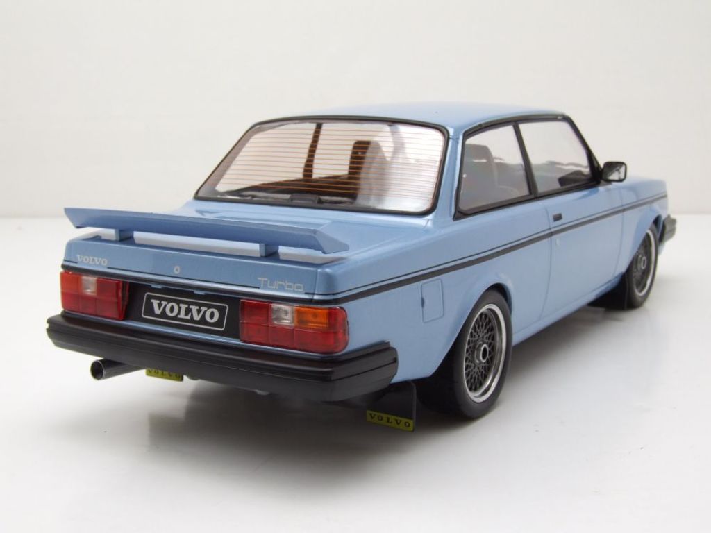 IXOMODELS – Volvo 240 Turbo Custom – Noir – Échelle 1/18 – Modèle 1986 En Métal