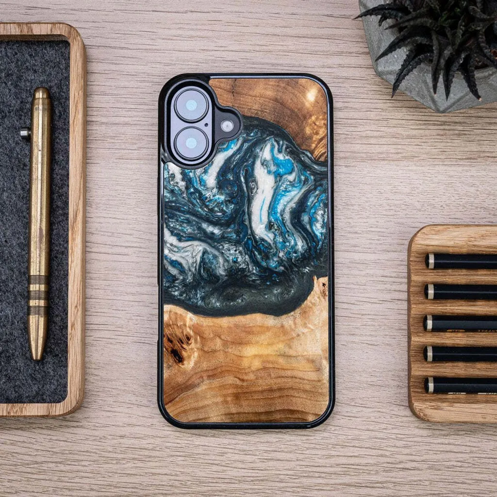 Custodia in legno per iPhone 16 Plus, Bewood Unique Planets Earth - 3