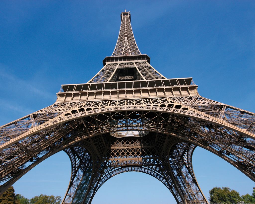 Paris Kunstdruck Bild - Eiffelturm, Blick Nach Oben (40 x 50 cm)