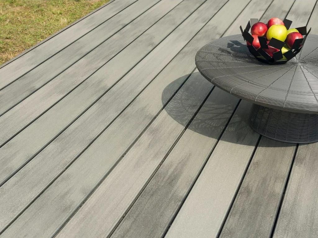 Silvadec | 4 m | Terrassendiele Taiga Grau 150x24 mm, WPC Terrassendielen, Emotion glatt Oberfläche, Grau, pflegeleicht, kratzfest, witterungsbest...
