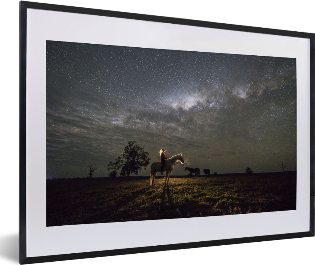 MuchoWow MuchoWow Gerahmtes Poster Pferd - Frau - Sternenhimmel 60x40 cm - Poster mit zchwarzem Bilderrahmen - Schlafzimmer - Plakat in Rahmen ...