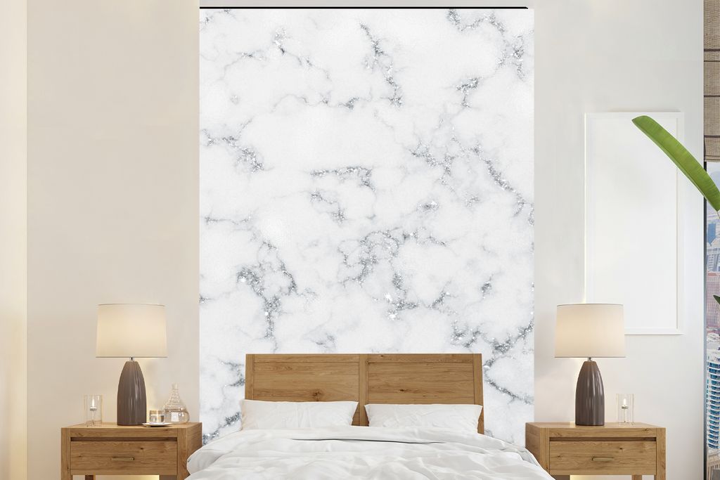 MuchoWow Fototapete für Wohnzimmer oder Schlafzimmer Wandtapete Vinyl Motivtapete Marmor - Weiß - Silber - Glitter - Marmoroptik - Chic - 225x3...