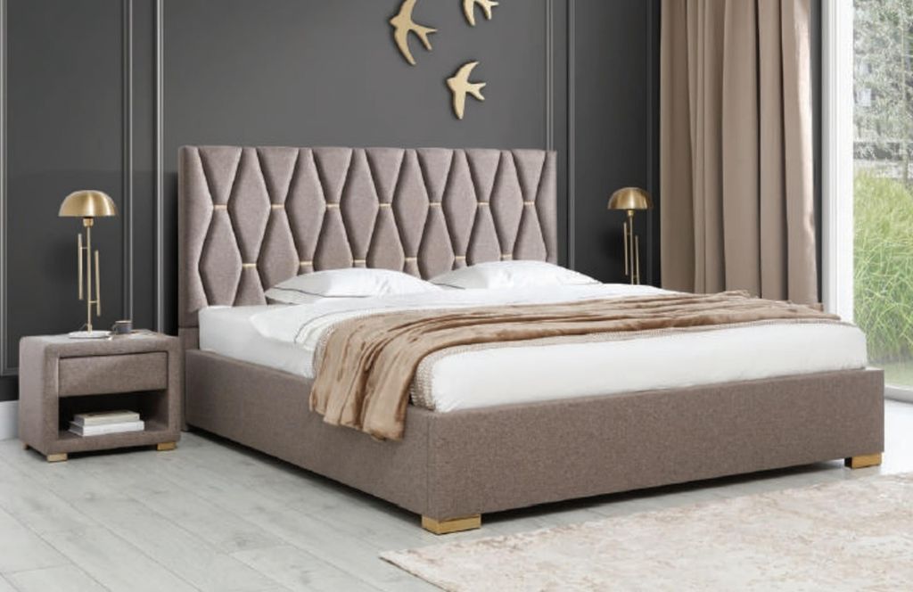 Braunes Textilbett Designer Polster Nachttische Schlafzimmer Möbel 3tlg