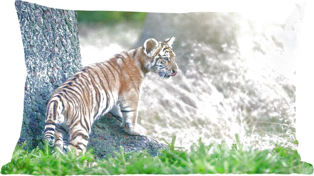 MuchoWow Zierkissen Sofakissen Wohnzimmer Dekokissen 50x30 cm Tigerjunges im Wald - Wohnzimmerdekoration - Polster mit Photo