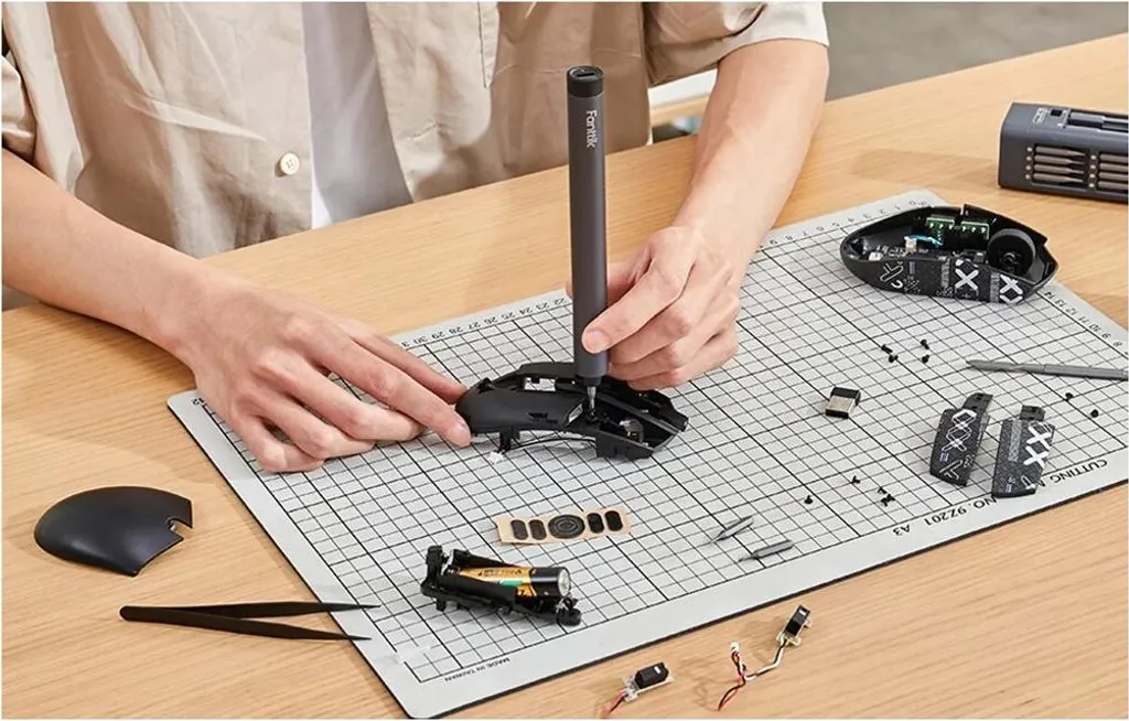 Fanttik E1 Max Tournevis Électrique de Précision 3,7V Argenté avec Kit