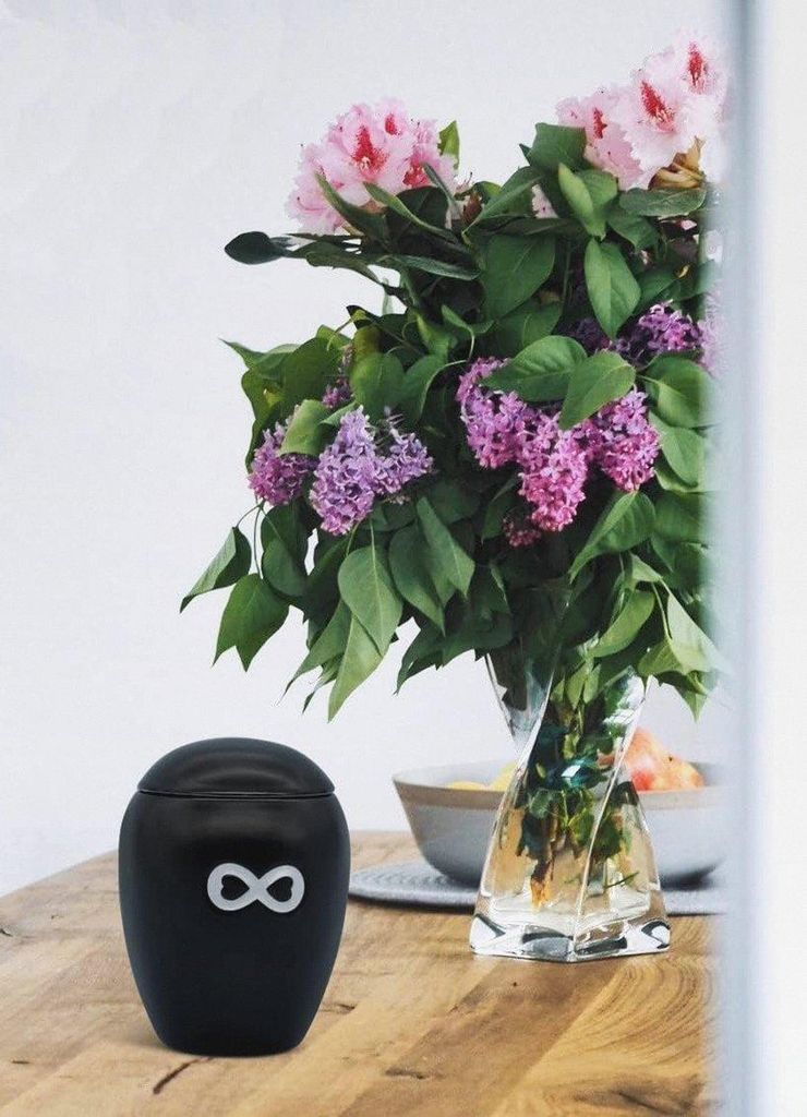 Stilvolle Urne 500ml für Hund, Katze & Kleintier drinnen & draußen - Tierurne aus hochwertiger Keramik in schwarz für kleine Haustiere wie Katze...