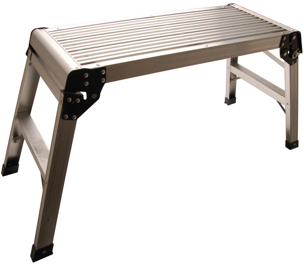 Finis les escabeaux instables avec la plate-forme de travail pliable BGS