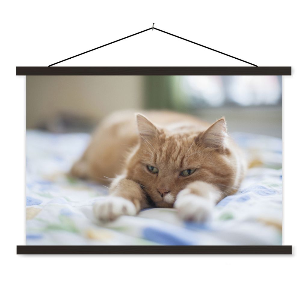 MuchoWow Textilposter Katze - Bett - Tagesdecke - Mädchen - Kinder - Kinder - Kind 90x60 cm mit schwarzem Rahmen - Aufhängungssatz