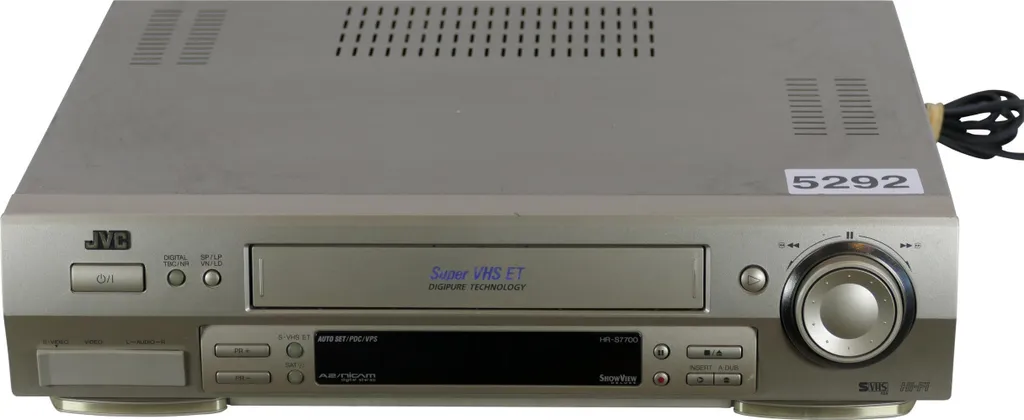 JVC HR-S7700EU : Stabilisez vos Vidéos VHS avec le Digital TBC et NR