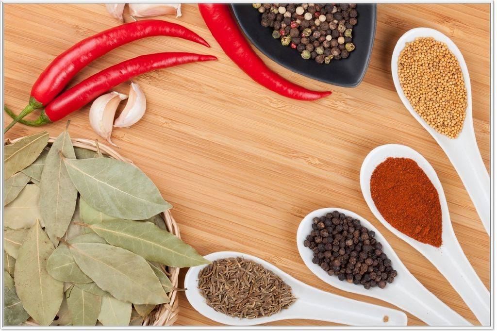 Wallario Wandbild Gewürze und Kräuter auf Löffeln und in Schalen, Größe: 61 x 91,50 cm, Poster mit weißem Aluminiumrahmen