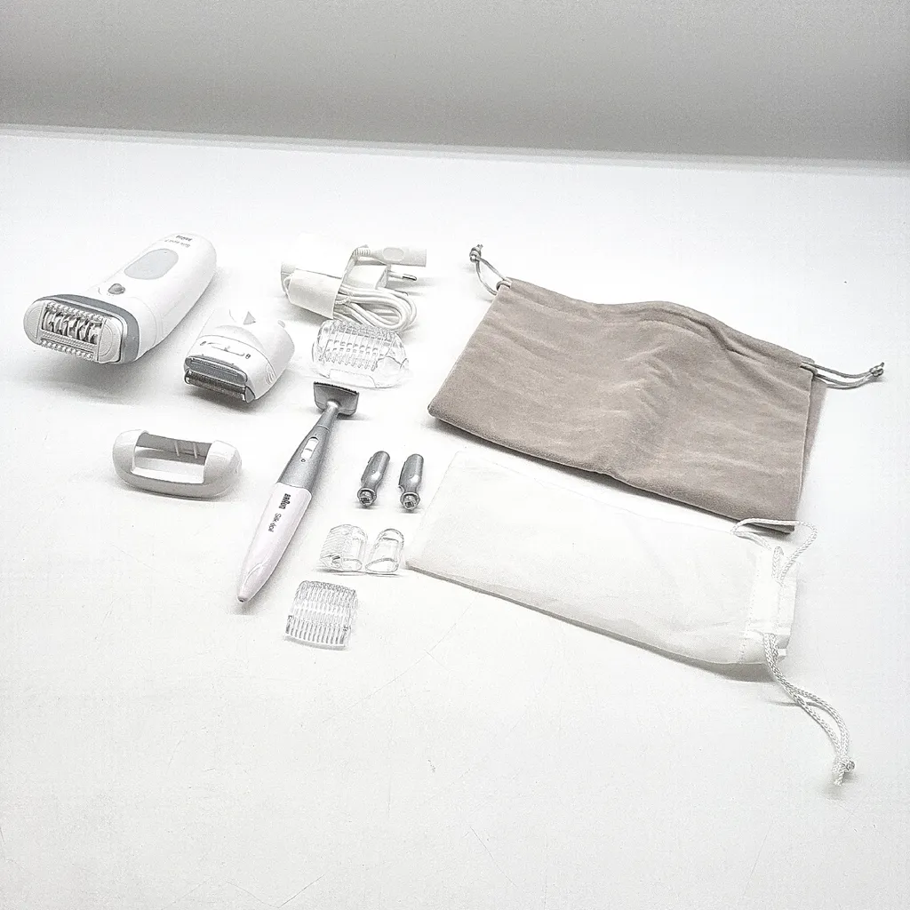 Braun Silk-Épil 7 Épilateur Femme Technologie SensoSmart Blanc et Argent
