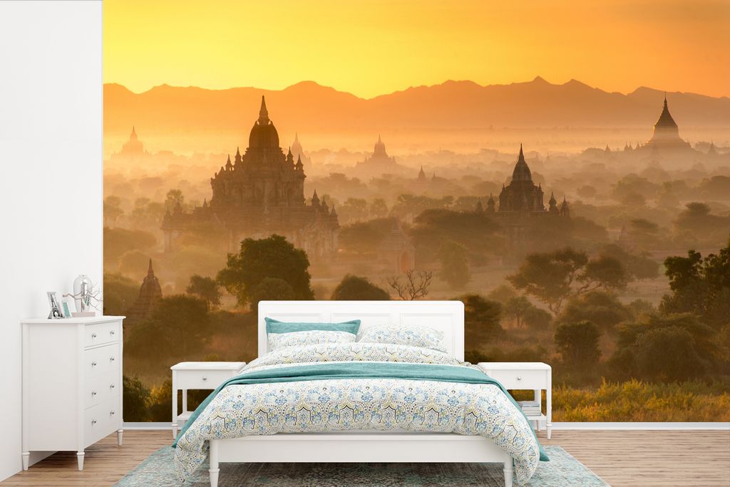 MuchoWow Fototapete für Wohnzimmer oder Schlafzimmer Wandtapete Vinyl Motivtapete Sonnenuntergang hinter den Bergen von Bagan in Myanmar - 600x4...