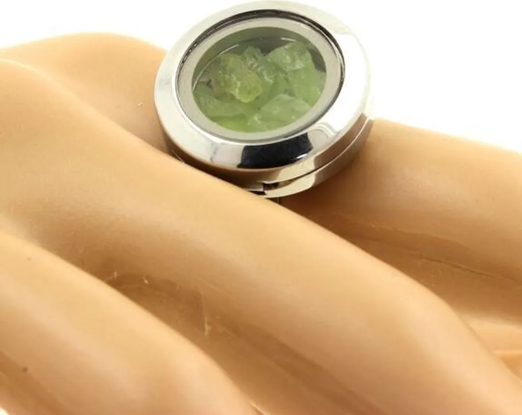 Bague péridot brut réglable : oubliez les problèmes de taille de doigt