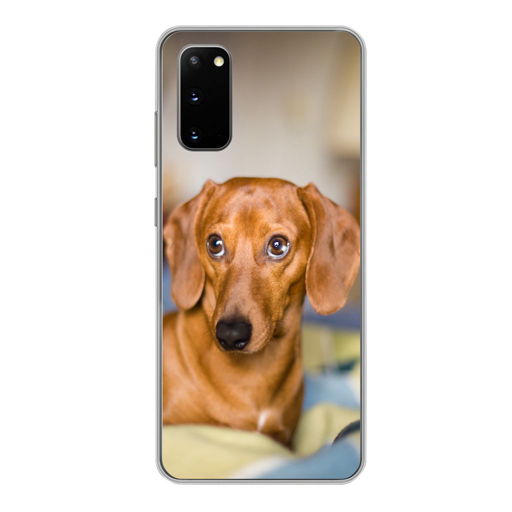 MuchoWow Handyhülle Schutzhülle Hülle für Samsung Galaxy S20 Dackel liegend auf einem Bett Silikon Softcase Handy Hülle - Bild