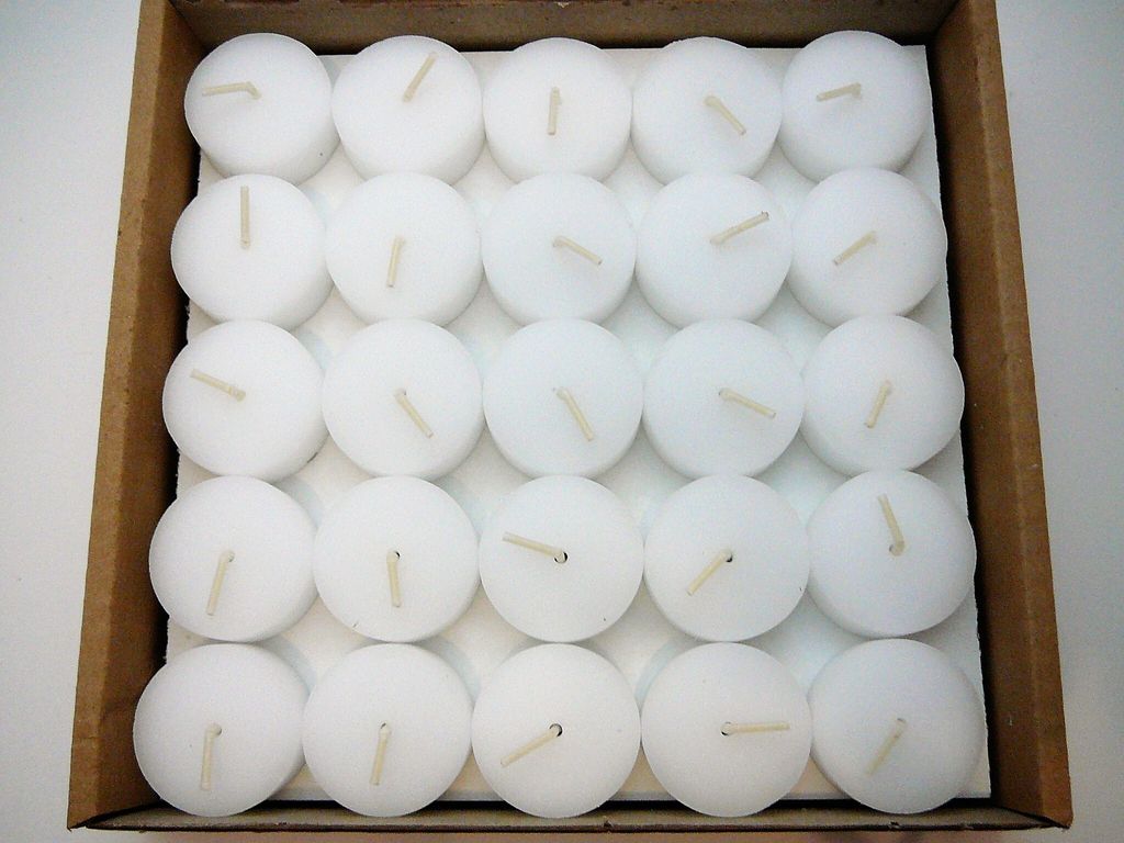 Teelichter ohne Hülle, Weiß, 50er Box, 4 Stunden Produktbild 