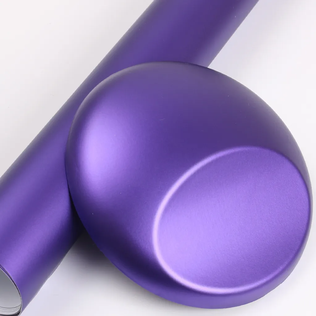 Protéger et rénover une carrosserie avec le film lilas nacré mat 152cm