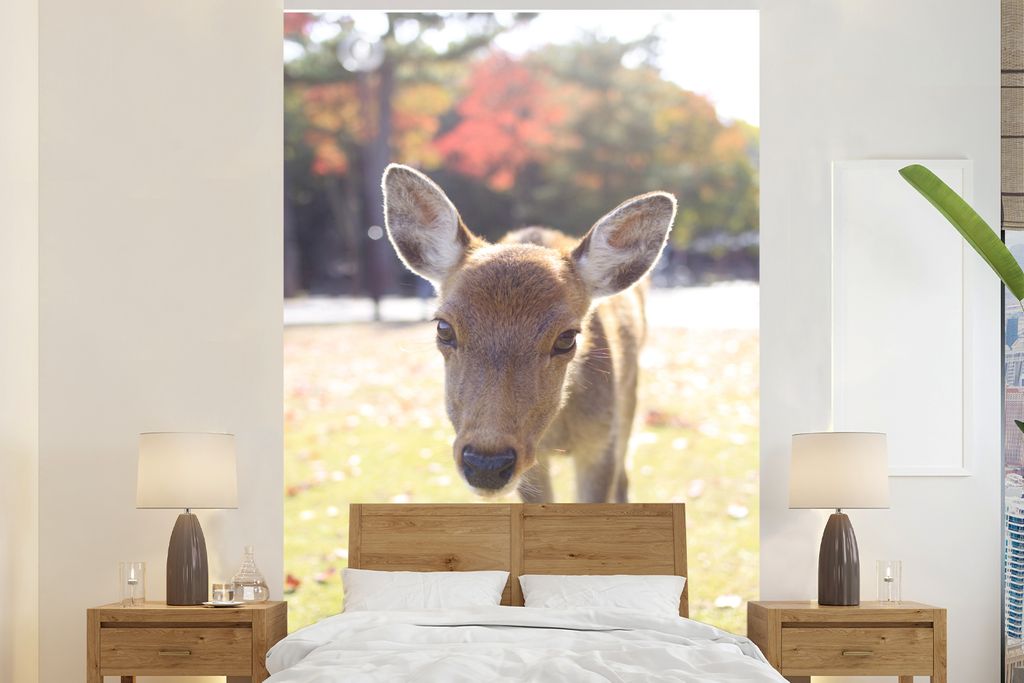 MuchoWow Fototapete für Wohnzimmer oder Schlafzimmer Wandtapete Vinyl Motivtapete Hirsche - Baby - Bäume - 200x300 cm - Wanddekorationen