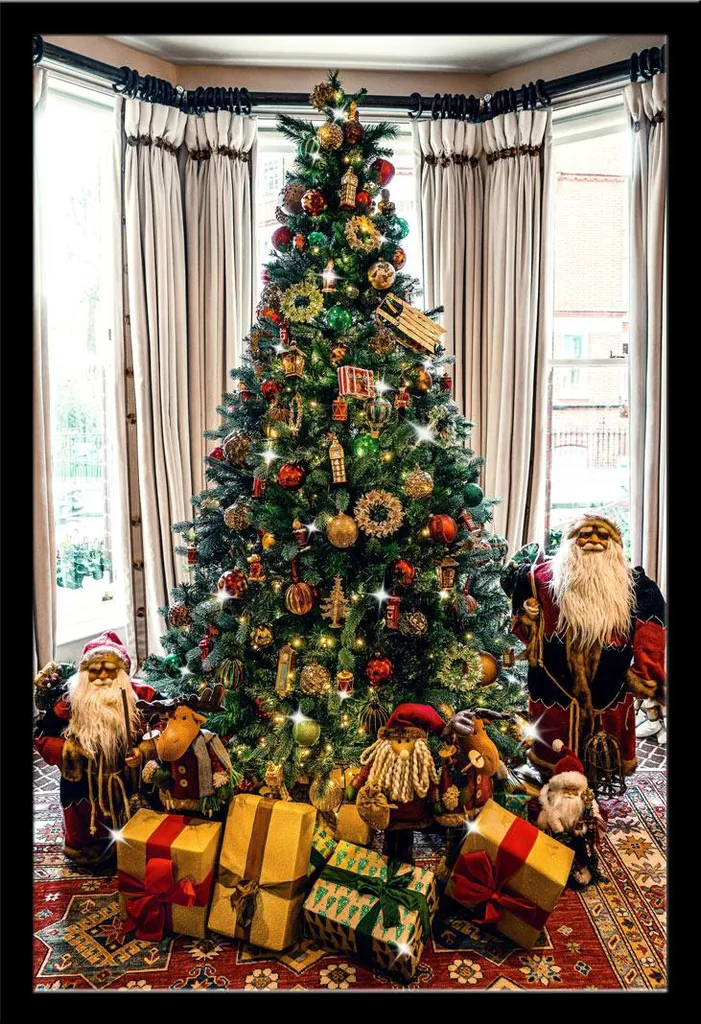 Cornice Con L'albero Di Natale E Lo Spazio Della Copia Immagine Stock