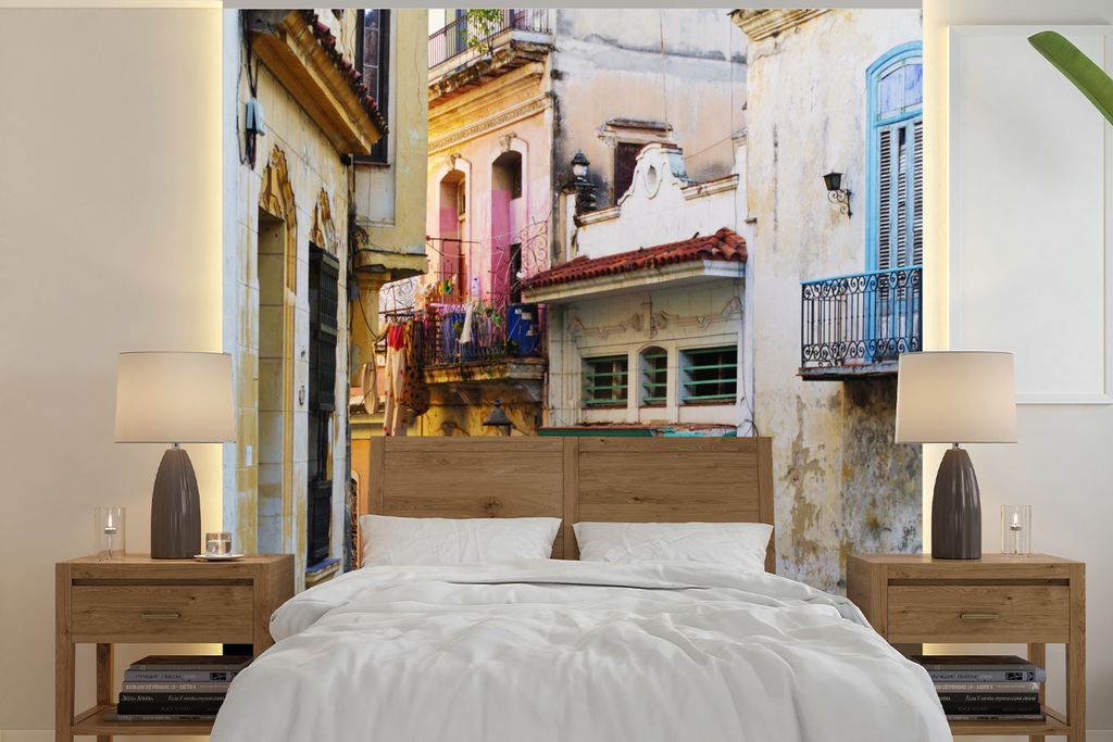 MuchoWow Fototapete für Wohnzimmer oder Schlafzimmer Wandtapete Vinyl Motivtapete Bunte Straße in Kuba - 260x260 cm - Papiertapeten