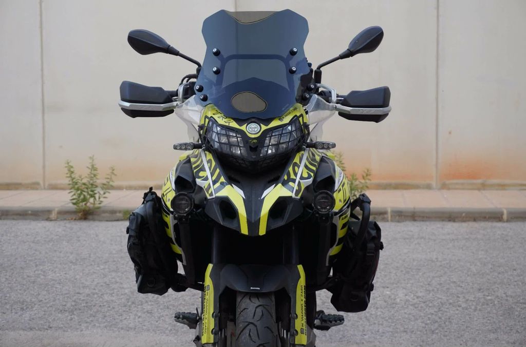ISOTTA wechselbare Windschutzscheibe Light Smoke 430x436mm für BENELLI trk 502