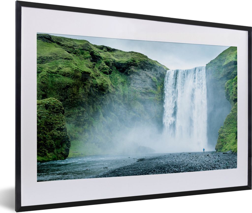 MuchoWow MuchoWow Gerahmtes Poster Wasserfall - Island - Grün 60x40 cm - Poster mit zchwarzem Bilderrahmen - Schlafzimmer - Plakat in Rahmen -...