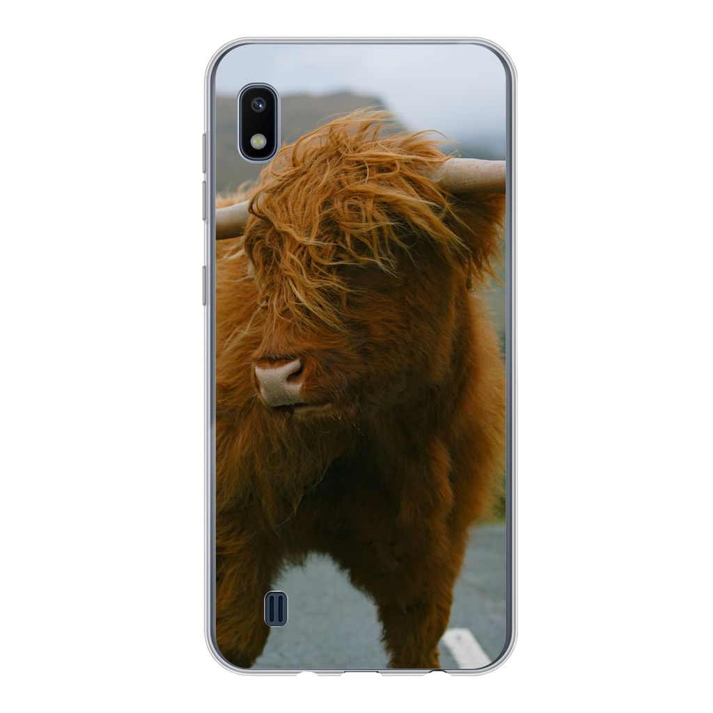 MuchoWow Handyhülle Schutzhülle Hülle für Samsung Galaxy A10 Schottischer Highlander - Berg - Straße Silikon Softcase Handy Hülle - Schutzh...