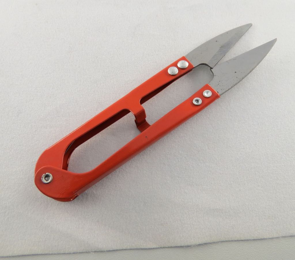 Schere Länge 10,6 cm vollmetallisch Fadenschere in Produktbild 1