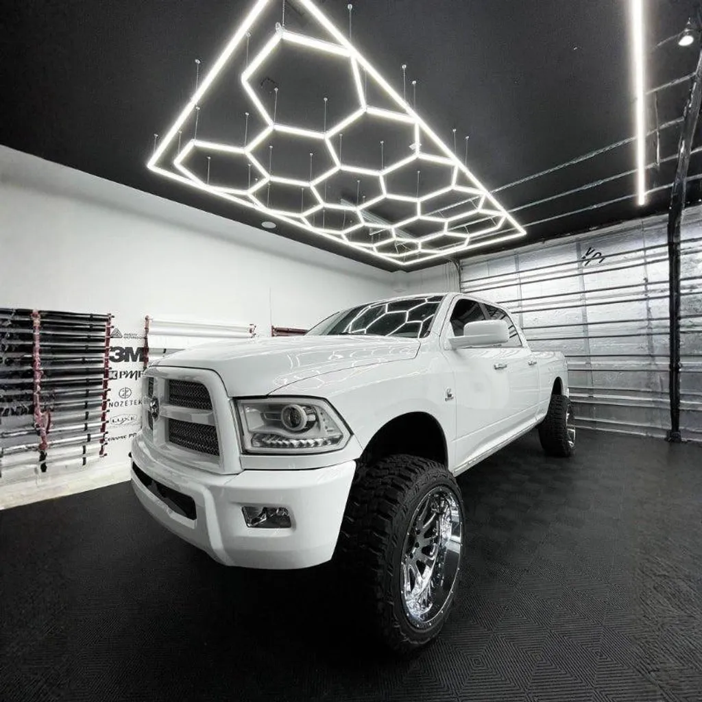 Éclairage Garage LED Hexagonal Professionnel - Idéal Detailing et Expo - 6