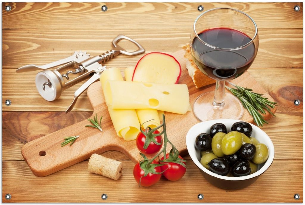 Wallario Outdoor-Poster für Garten oder Balkon, Motiv Genuss am Abend - Rotwein, Käseplatte, Oliven und Tomaten, in ca. 100 x 150 cm