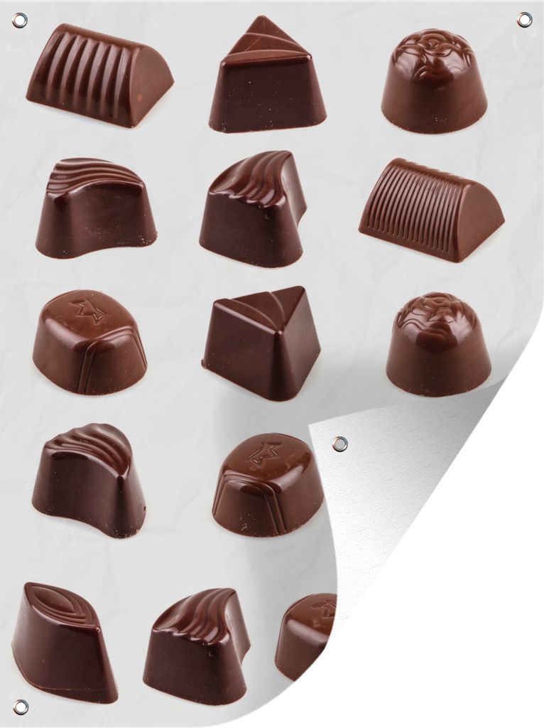 MuchoWow 60x80 cm Outdoor-Poster Gartendeko Sichtschutz Garten Poster für den Garten Die Schokoladenbonbons auf weißem Hintergrund