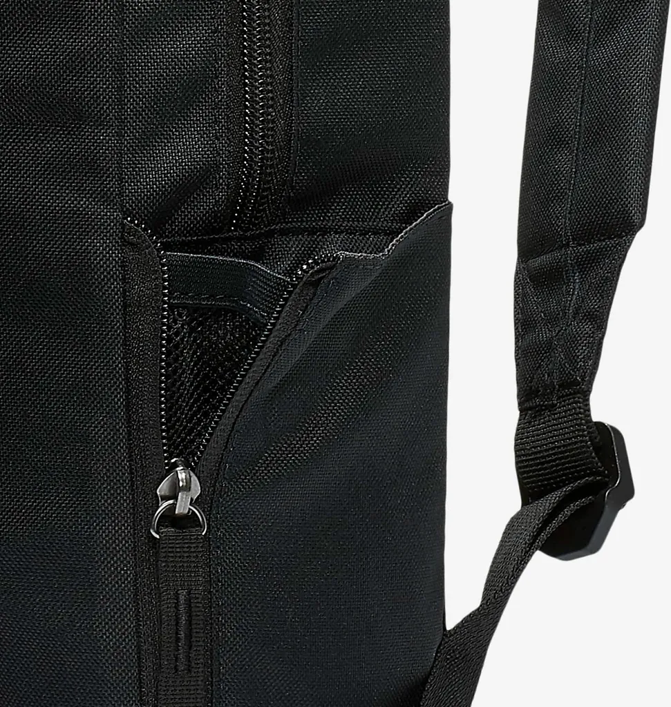 Zaino Nike Classic Junior BA5928010 | Recensione e Caratteristiche 16L - 10