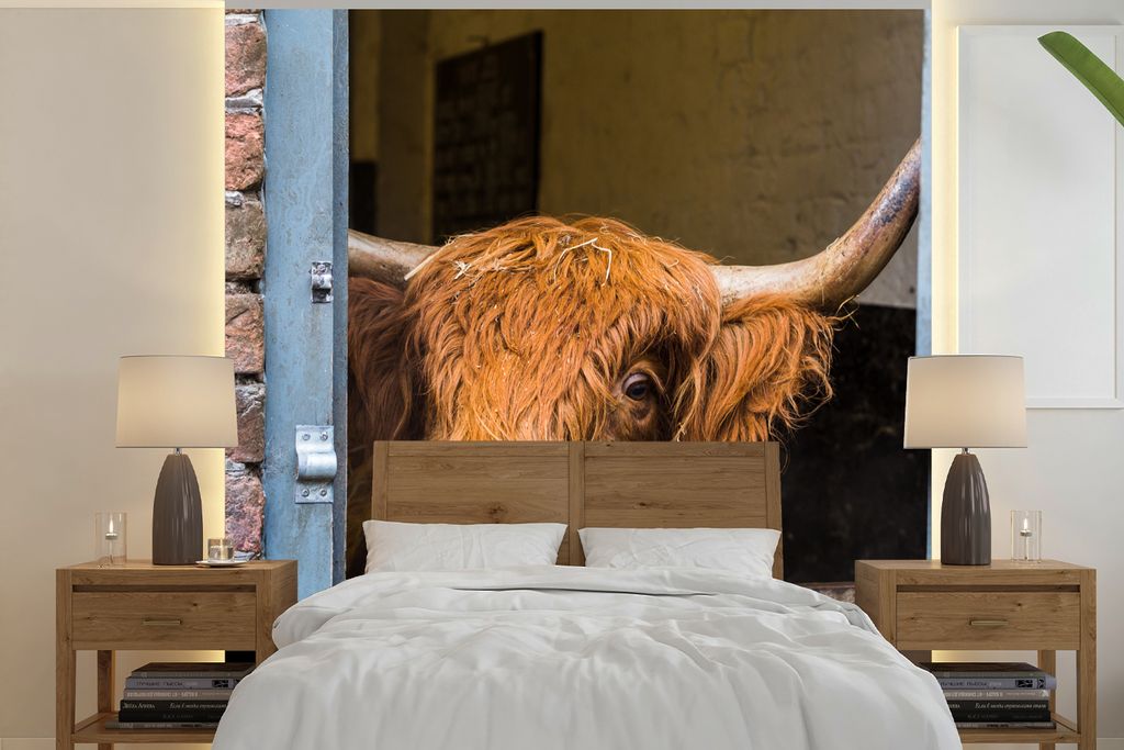 MuchoWow Fototapete für Wohnzimmer oder Schlafzimmer Wandtapete Vinyl Motivtapete Schottischer Highlander - Bauernhaus - Scheune - 240x240 cm - ...