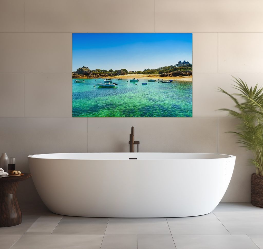 Wallario wasserfestes Poster selbstklebend 70 x 100 cm, Französische Bucht mit klarem Wasser und Booten, Badezimmerposter Spritzschutz mit Hochgla...