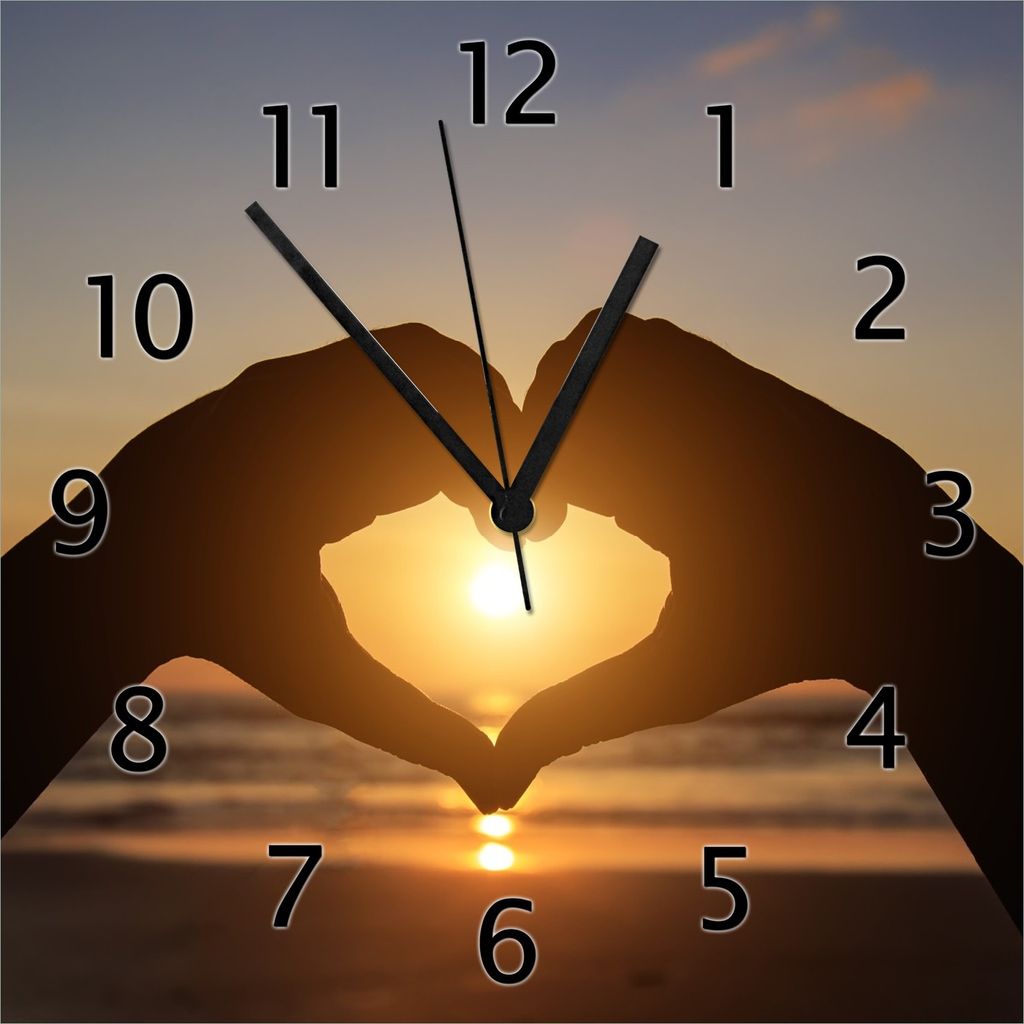 Wallario Design Wanduhr Liebe im Herzen der Sonne - Strand und Meer aus Echtglas, Größe 30 x 30 cm