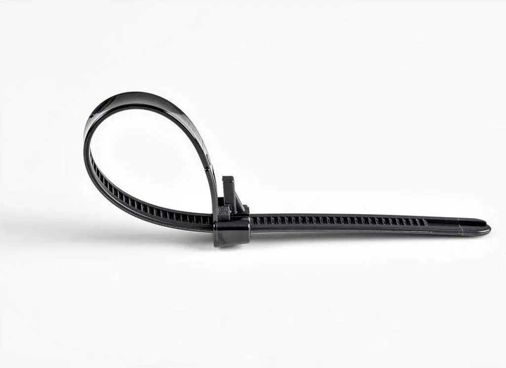 StarTech.com Fascette fermacavo riutilizzabili da 25 cm - 7 mm di larghezza, 65 mm di diametro del fascio e resistenza alla trazione 22 kg, fascette di nylon per interni/esterni, Omologati 94V-2/UL, 100 pezzi - nero - 3