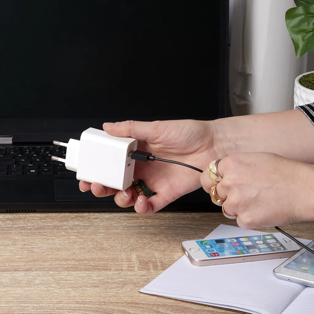 Chargeur secteur USB Type C 3A 18W blanc pour charge rapide efficace