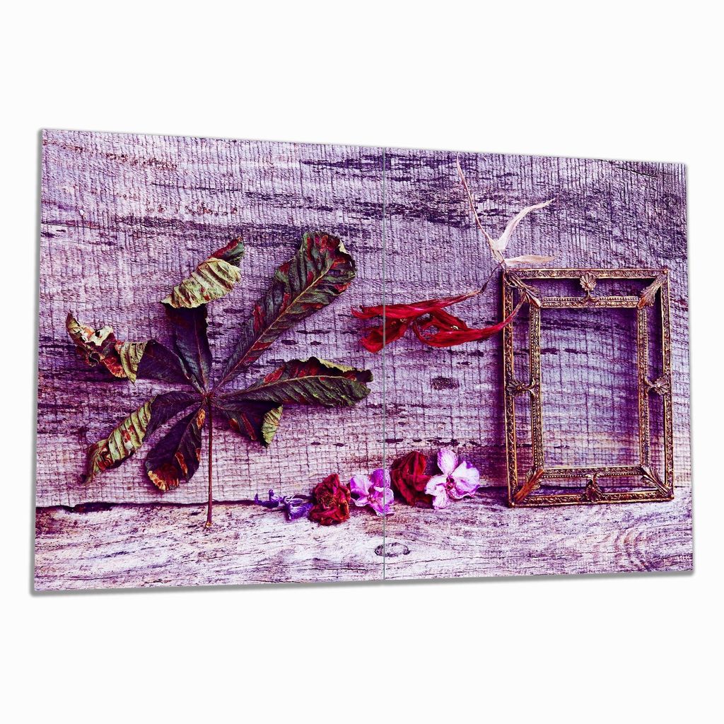 Wallario Herdabdeckplatte aus Glas, Größe 80 x 52 cm 2-teilig, Motiv Getrocknete Blätter - Herbst Stillleben in lila