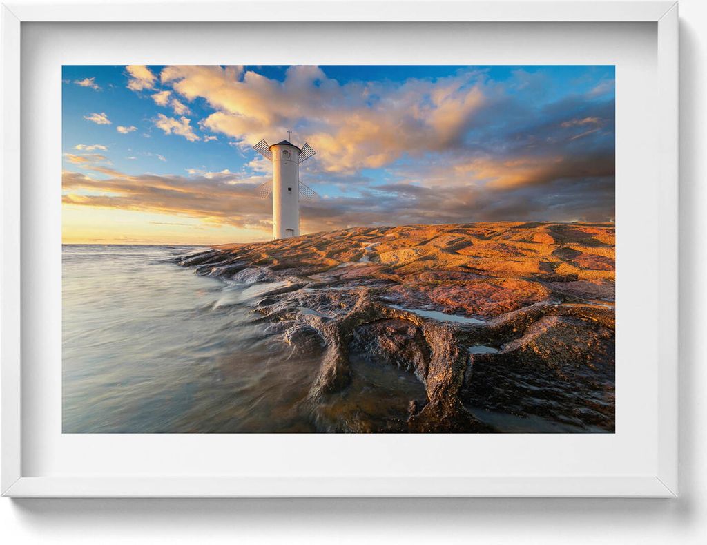 Leuchtturm an der Ostsee– Wandbild mit Rahmen – Gerahmtes Bild – Wanddekoration – 70x50 cm – Weiß Rahmen