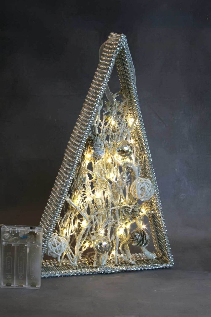 LED Weihnachtsdeko Pyramide 30 warmweiße LEDs Rattan Perlen 32cm