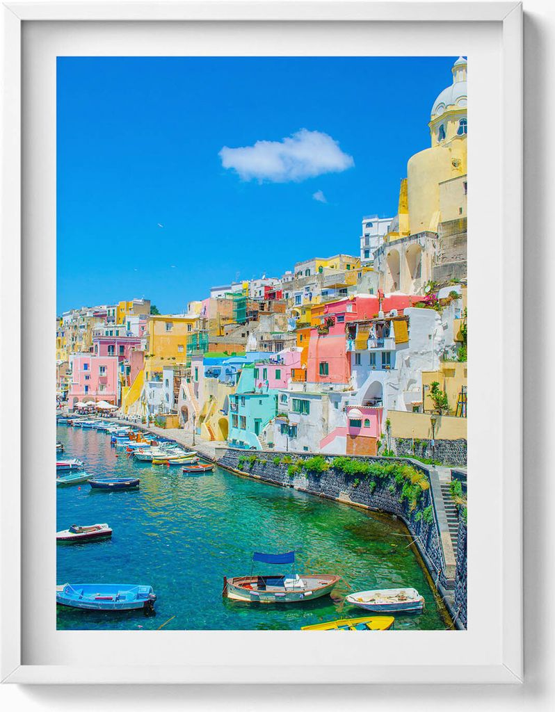 Küstenstadt und Boote– Wandbild mit Rahmen – Gerahmtes Bild – Wanddekoration – 60x80 cm – Weiß Rahmen