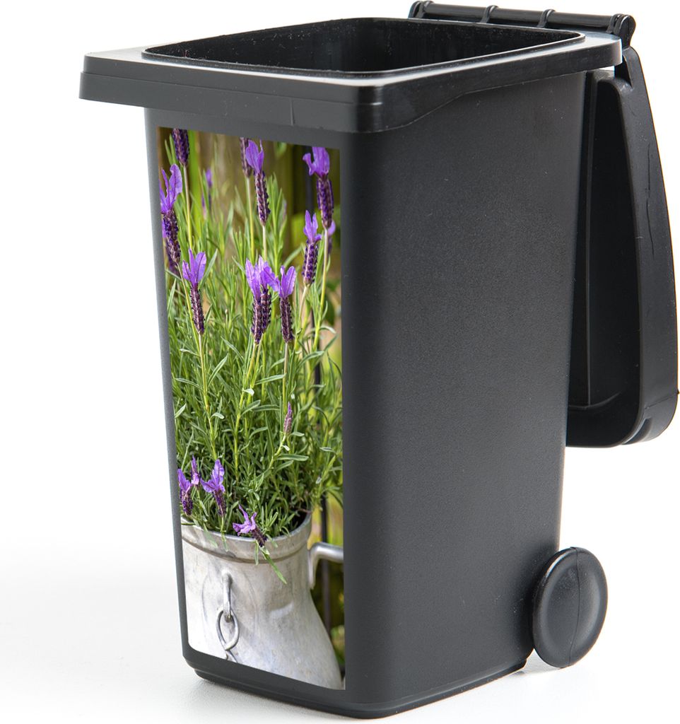 MuchoWow Mülltonnenaufkleber Lavendel in einem Milchkännchen 44x98 cm - Containeraufkleber - Aufkleber - Mülltonnen-Aufkleber
