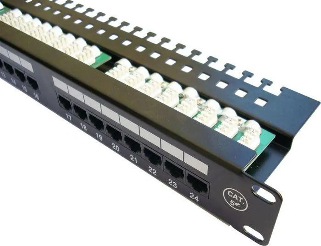 Datacom Panneau de brassage 24 ports RJ45 Cat5e UTP 19 pouces pour baie